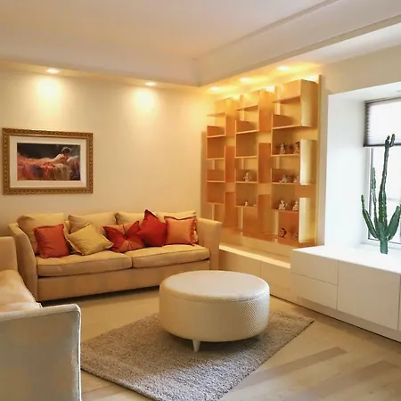Classe 49, Una In Appartement *