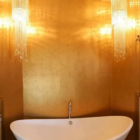 Classe 49, Una In Appartement